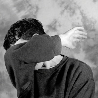 低调微信男生头像黑白