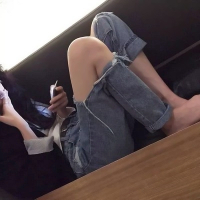只露腿的女生头像