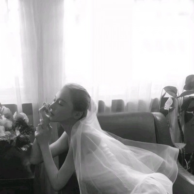 黑白头像女生高冷侧面