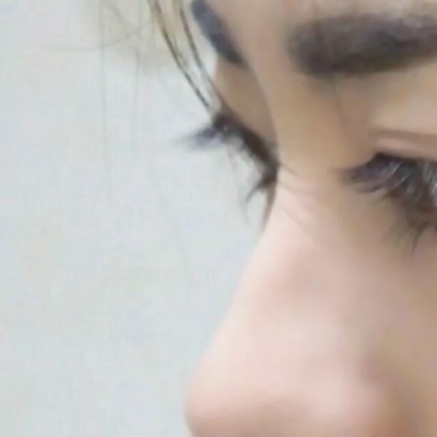女生脸只露眼睛头像