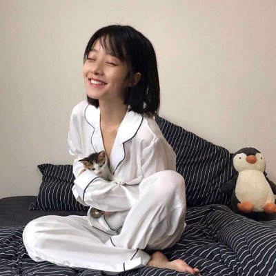 唯美女生抱猫头像