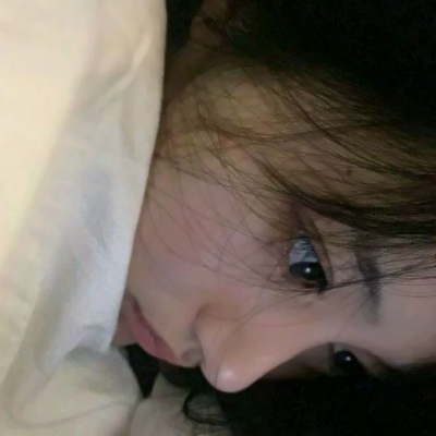 女生脸只露眼睛头像