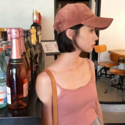 戴帽子女生时尚头像