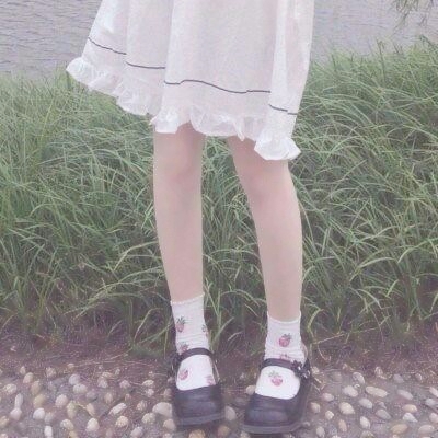 只露腿的女生头像