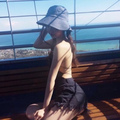 戴帽子女生时尚头像