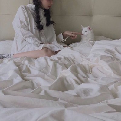 唯美女生抱猫头像