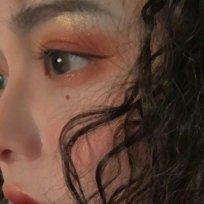 女生脸只露眼睛头像