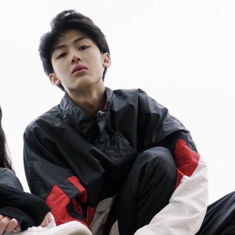 真人情侣一左一右一对两张高冷头像