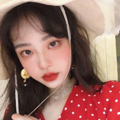 戴帽子女生时尚头像