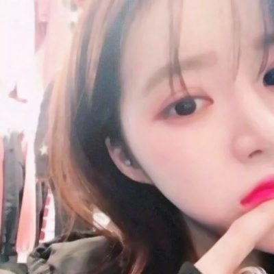 女生脸只露眼睛头像