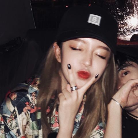 真人情侣一左一右一对两张高冷头像
