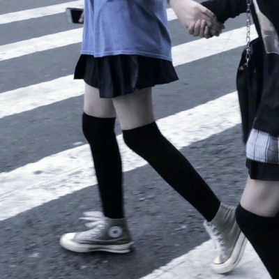 只露腿的女生头像