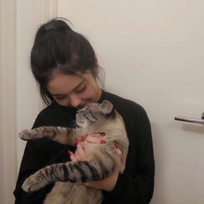 唯美女生抱猫头像