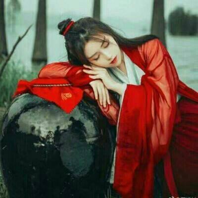古风红衣霸气女生头像