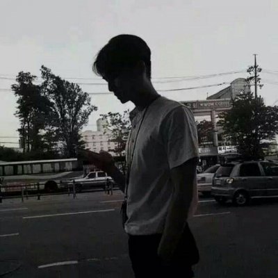 低调微信男生头像黑白