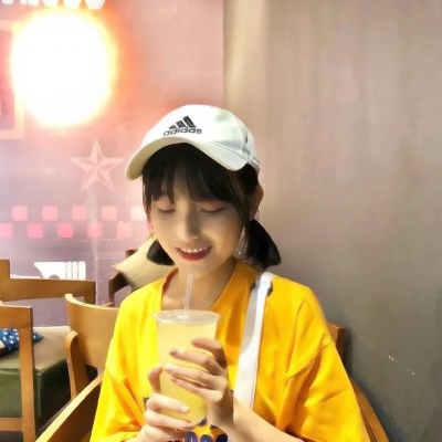 戴帽子女生时尚头像
