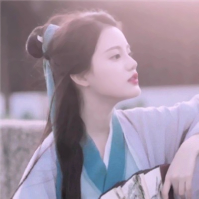 2025最潮女生qq头像图片