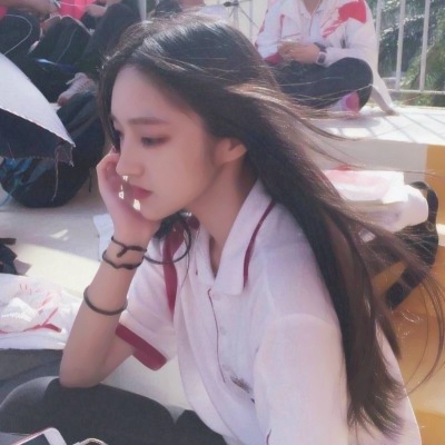2025最潮女生qq头像图片