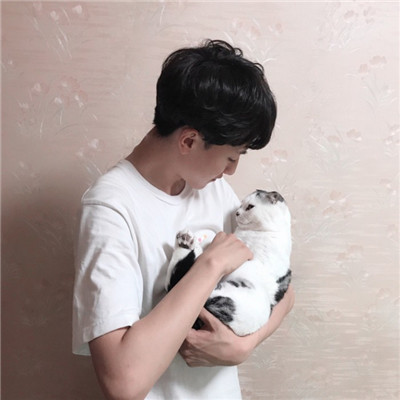 qq头像男生抱着猫帅气图片