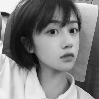 黑白女头像真人高冷御姐图片