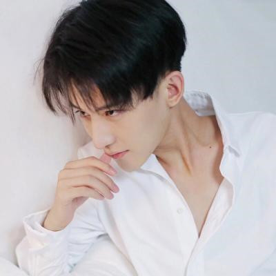 稳重成熟帅气男士微信头像图片