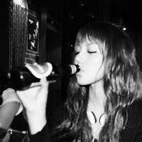抽烟喝酒女生头像
