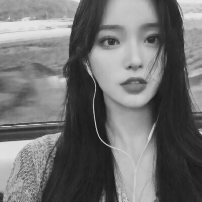 黑白女头像真人高冷御姐图片