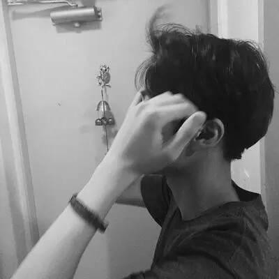 稳重成熟帅气男士微信头像图片