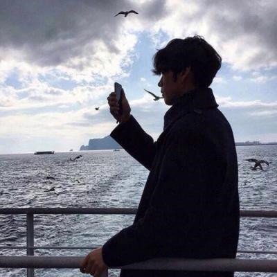 稳重成熟帅气男士微信头像图片