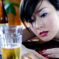 抽烟喝酒女生头像