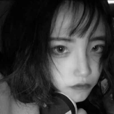 黑白女头像真人高冷御姐图片