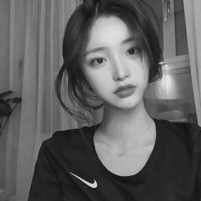 黑白女头像真人高冷御姐图片