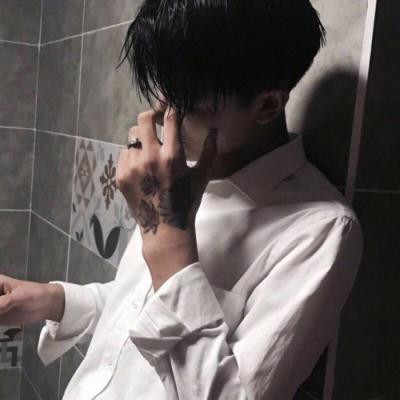 稳重成熟帅气男士微信头像图片