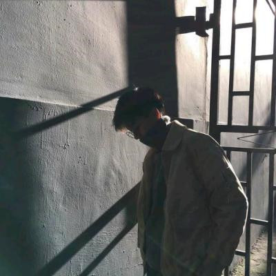稳重成熟帅气男士微信头像图片