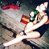 抽烟喝酒女生头像