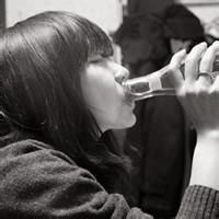 抽烟喝酒女生头像