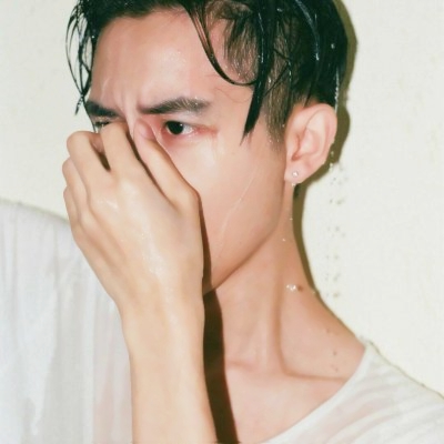 男生头像干净简单气质成熟高清图片