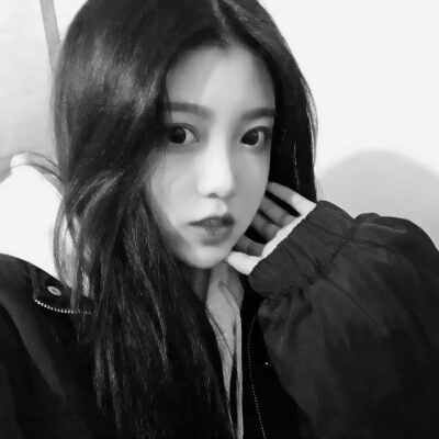 黑白女头像真人高冷御姐图片