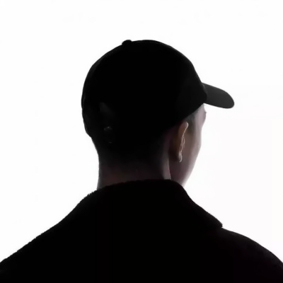 男生头像戴帽子的帅气高清图片