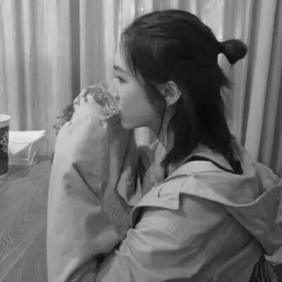 伤感头像黑白女生高冷微信高清图片