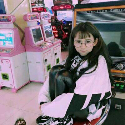 戴眼镜头像女生青春气质