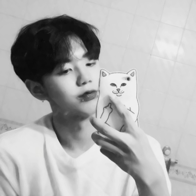 酷酷的丧头男真人黑白高清图片