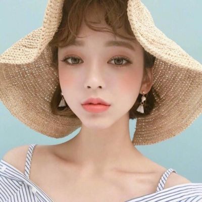 美女微信头像图片露肩的清新