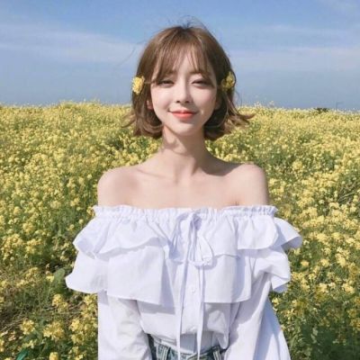 美女微信头像图片露肩的清新