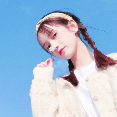侧脸真人女生头像清新淡雅高清图片