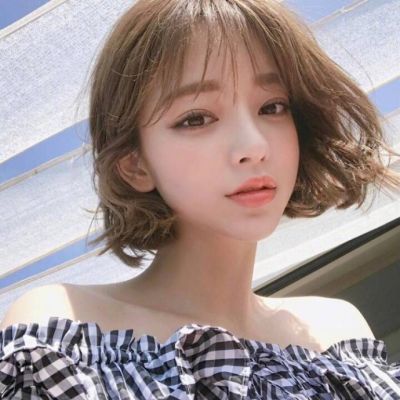 美女微信头像图片露肩的清新