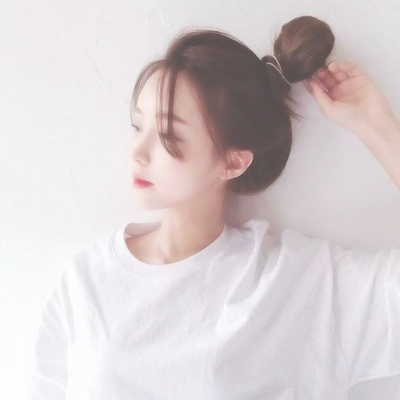 侧脸真人女生头像清新淡雅高清图片