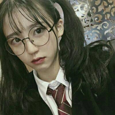 戴眼镜头像女生青春气质