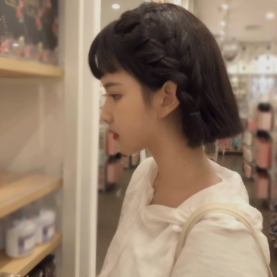 侧脸真人女生头像清新淡雅高清图片