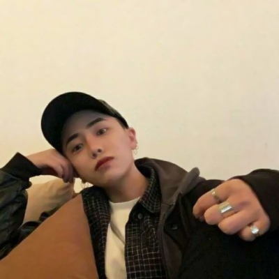 男生头像戴帽子的帅气高清图片